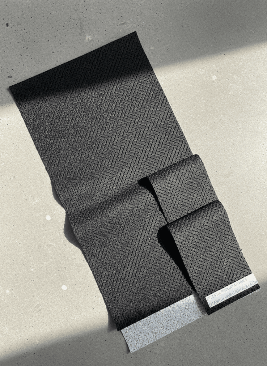 Titanium azabache
